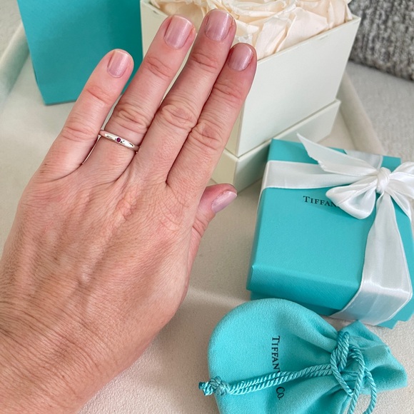 Tiffany & Co. Elsa Peretti Ruby Silver Stacking Band Size 5 $500 NEW - Picture 14 of 15